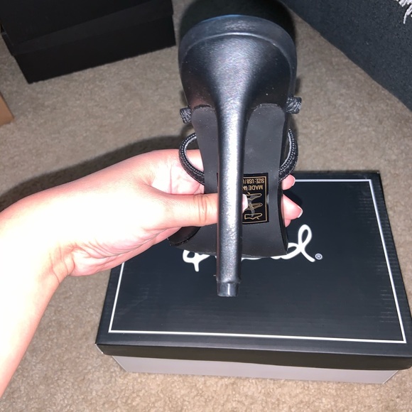 NWT Qupid Strap Black Heel Sandal 8 - Picture 9 of 9